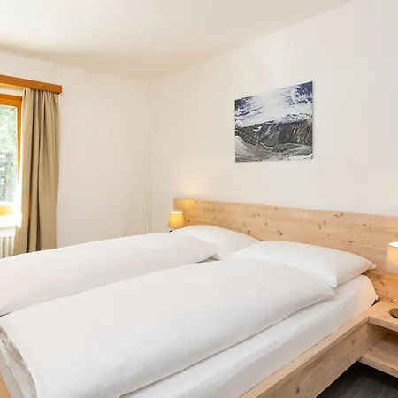 By Randolins Apartment *